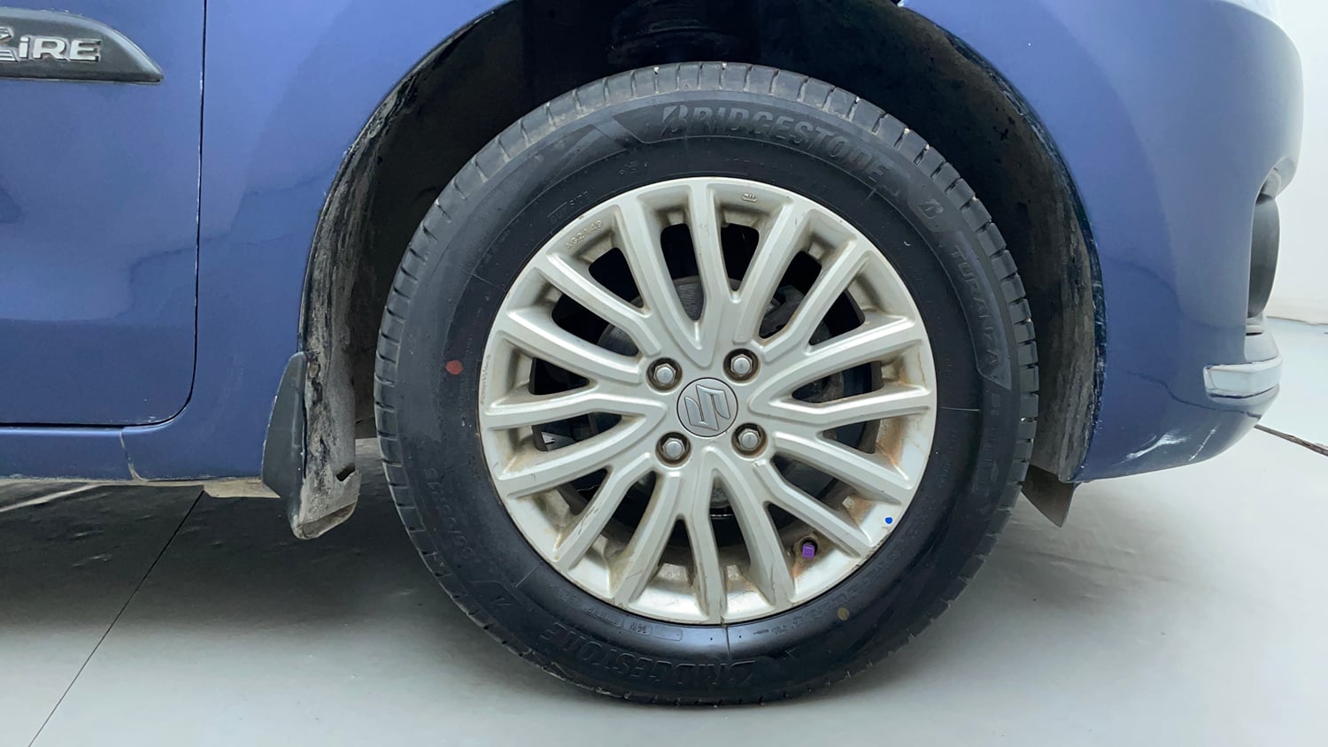 Used 2017 Maruti Suzuki Dzire ZXi AMT Petrol Automatic tyres RIGHT FRONT TYRE RIM VIEW