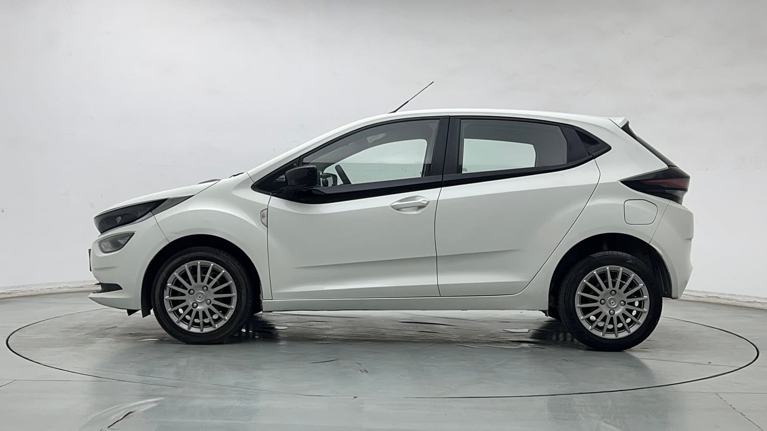 Used 2021 Tata Altroz XT Petrol Petrol Manual exterior LEFT SIDE VIEW