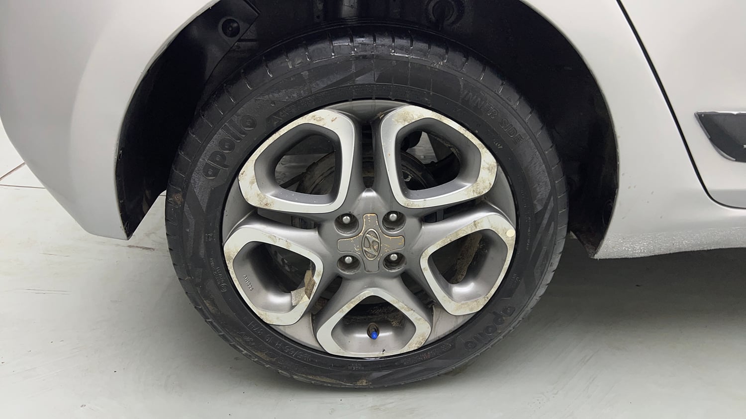 Used 2018 Hyundai Elite i20 Asta 1.2 (O) Petrol Manual tyres RIGHT REAR TYRE RIM VIEW