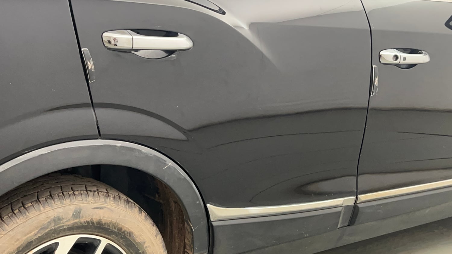 Used 2022 Mahindra XUV 300 W8 (O) 1.2 Petrol Petrol Manual dents MINOR SCRATCH