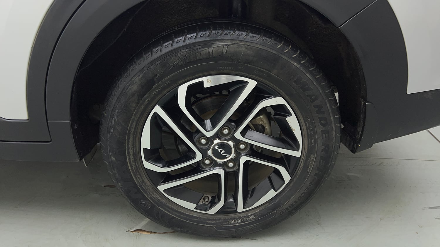 Used 2022 Kia Carens Prestige Plus 1.4 Petrol MT 7 STR Petrol Manual tyres LEFT REAR TYRE RIM VIEW