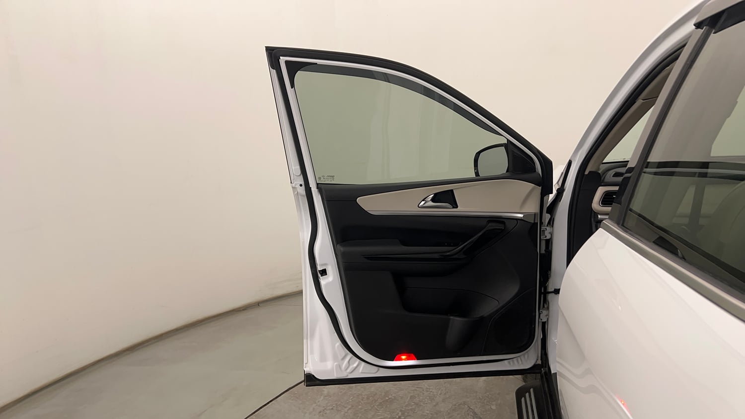Used 2024 Mahindra XUV700 AX7 Diesel MT 7 STR Diesel Manual interior LEFT FRONT DOOR OPEN VIEW