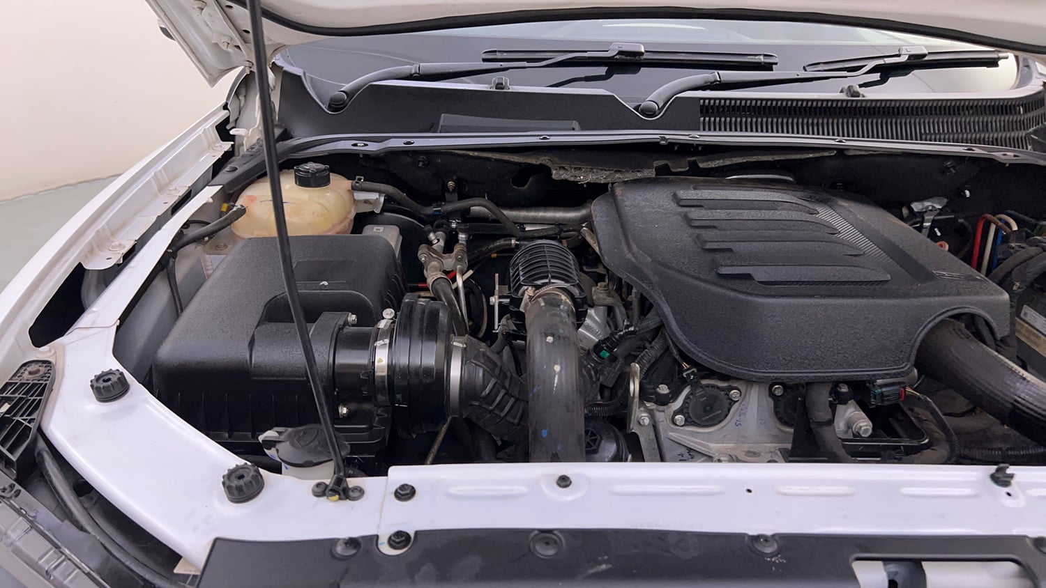 Used 2022 Mahindra Scorpio N Z8 L Petrol AT 6 STR Petrol Automatic engine ENGINE RIGHT SIDE HINGE & APRON VIEW