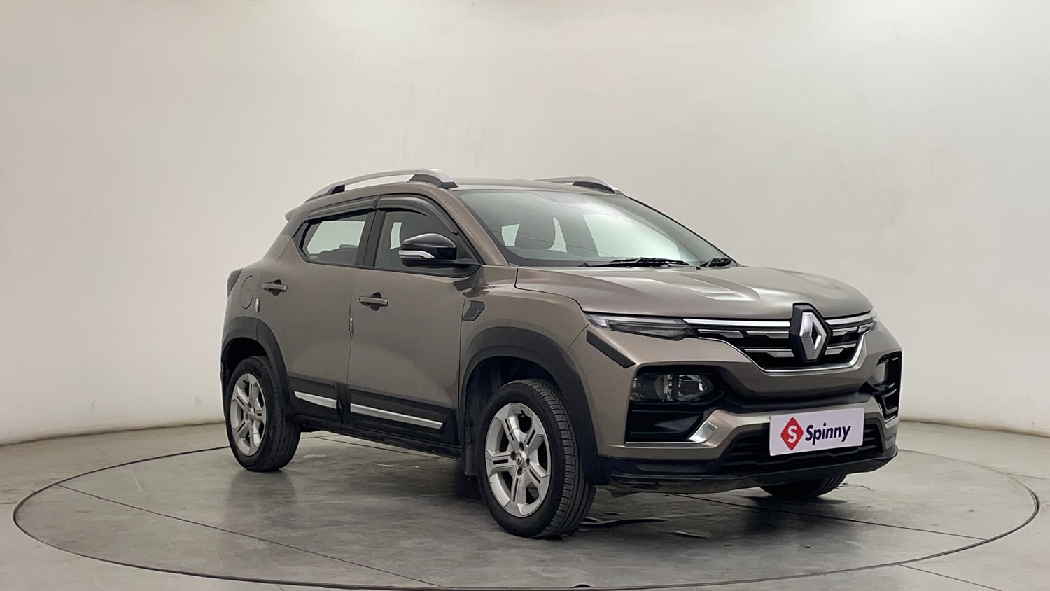 Used 2021 Renault Kiger RXT 1.0 Turbo MT Petrol Manual exterior RIGHT FRONT CORNER VIEW