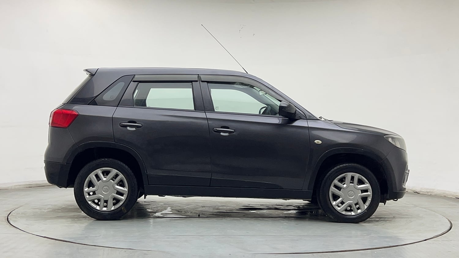 Used 2018 Maruti Suzuki Vitara Brezza [2016-2020] LDi Diesel Manual exterior RIGHT SIDE VIEW