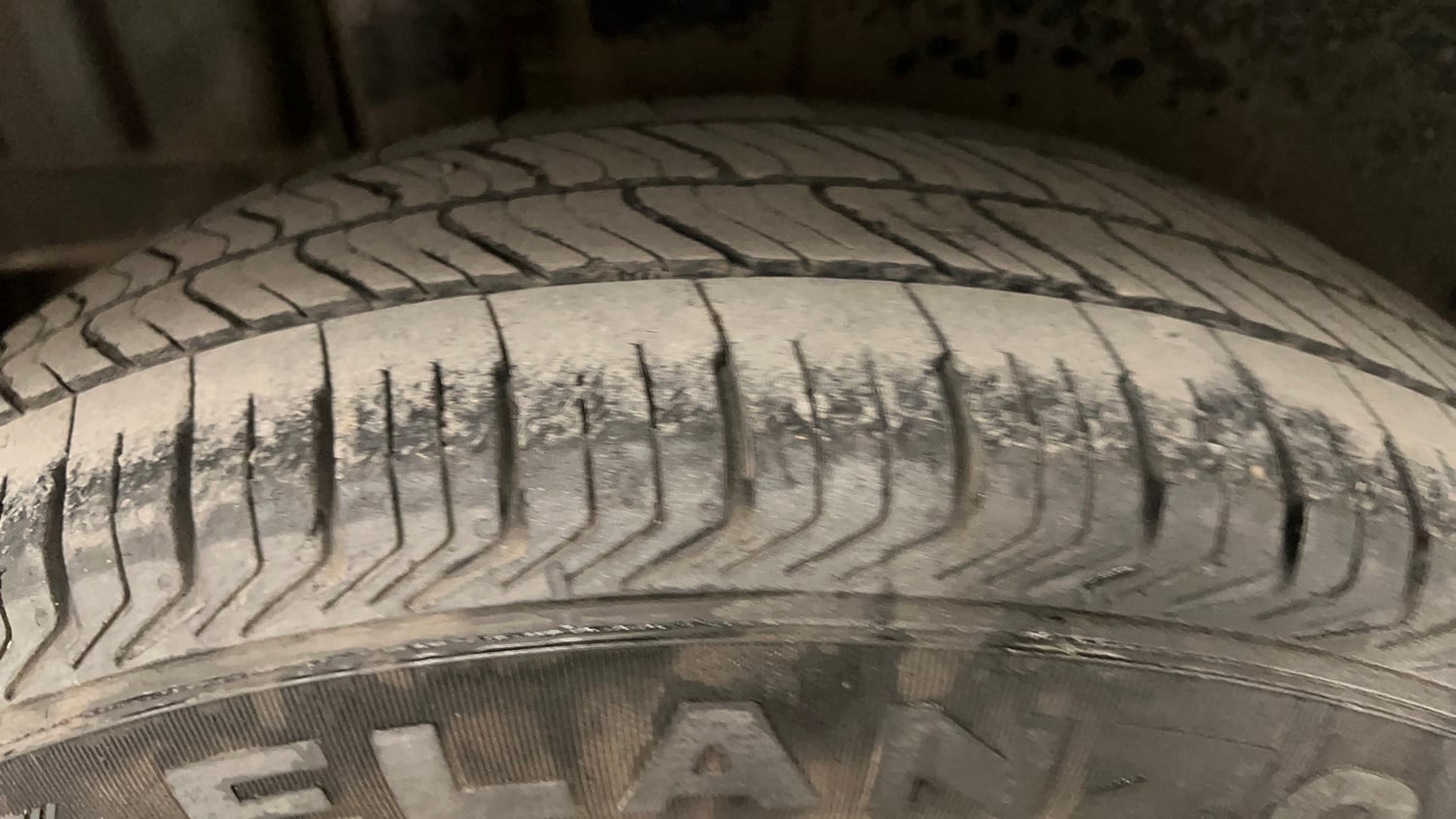 Used 2012 Maruti Suzuki Swift VXi Petrol Manual tyres RIGHT REAR TYRE TREAD VIEW
