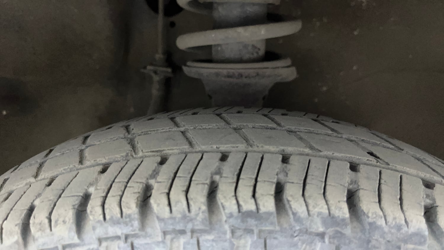 Used 2012 Maruti Suzuki Alto LXi BS-IV Petrol Manual tyres RIGHT FRONT TYRE TREAD VIEW