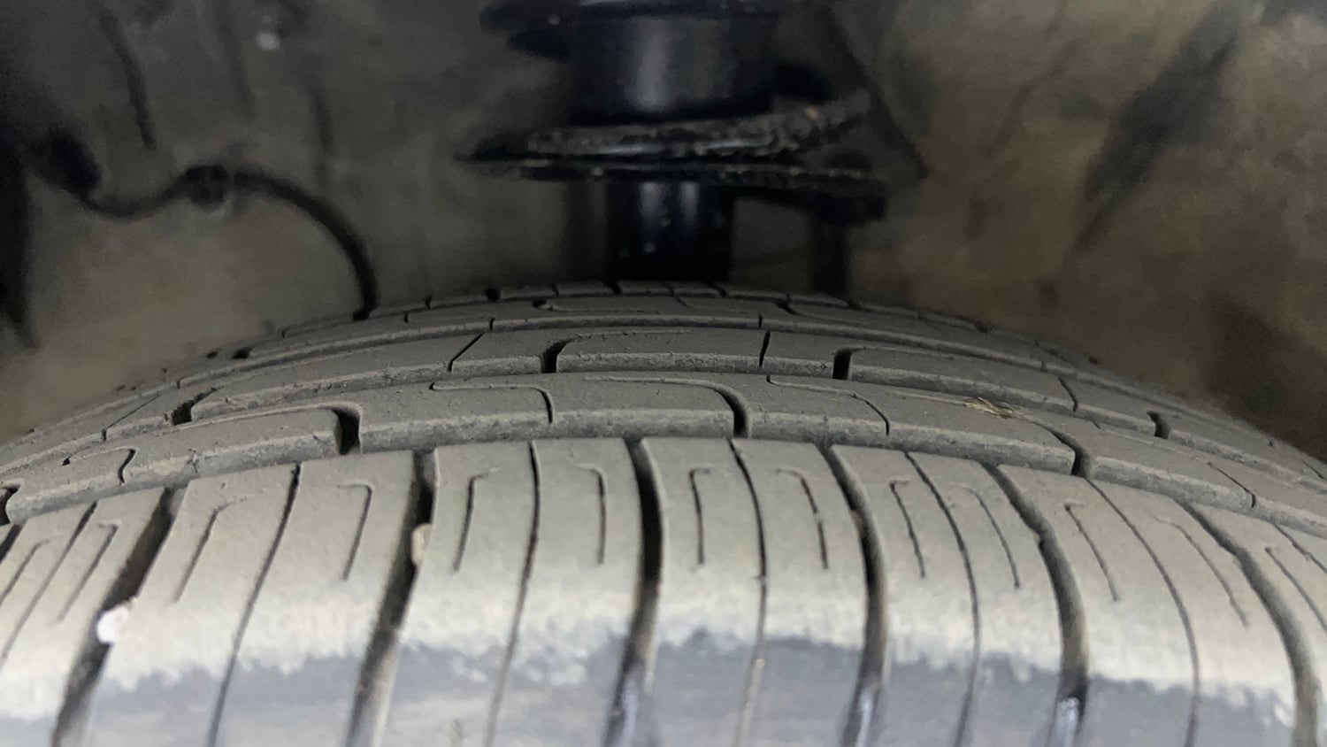 Used 2017 Toyota Etios Liva GXD Diesel Manual tyres LEFT FRONT TYRE TREAD VIEW