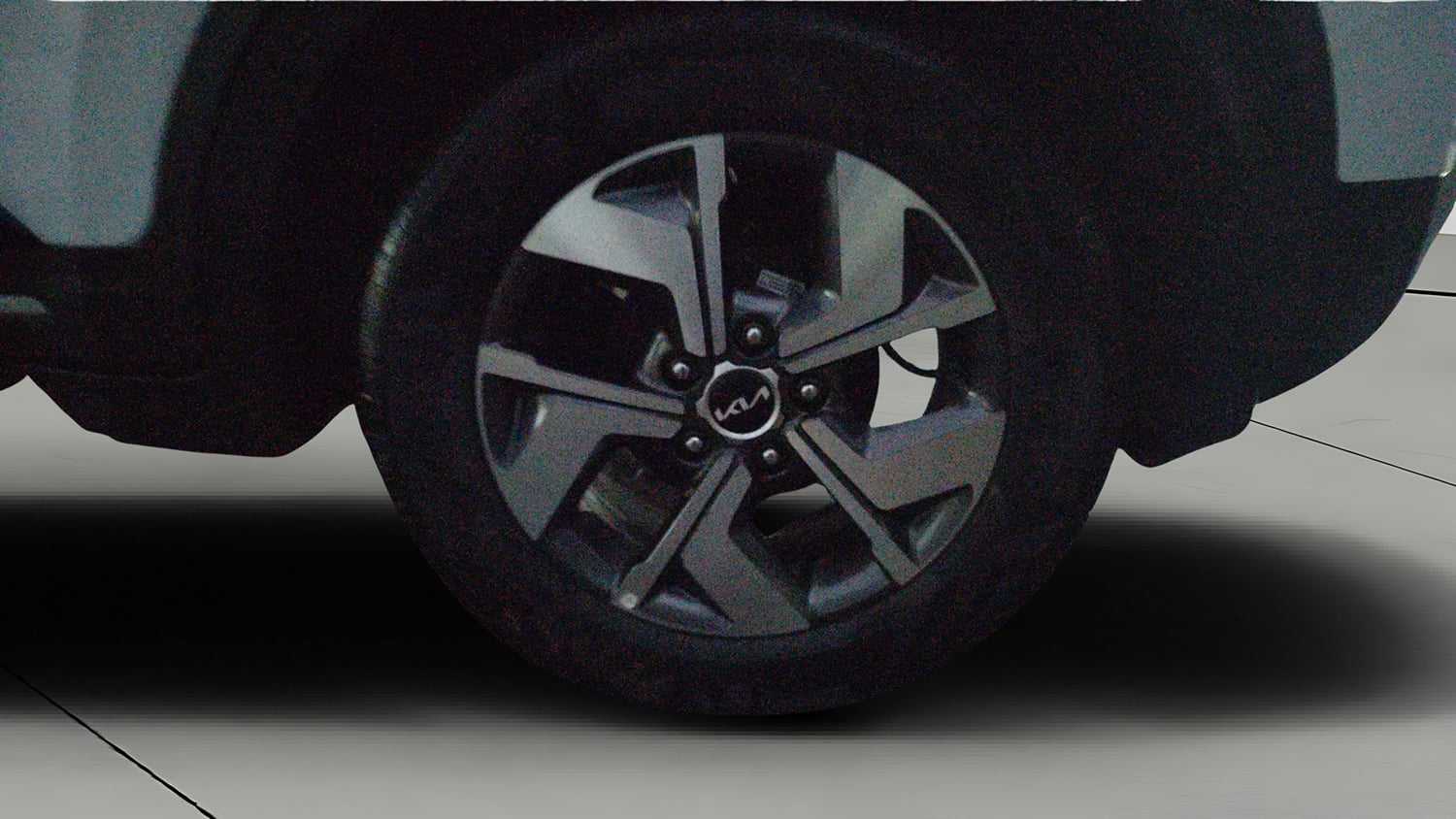 Used 2023 Kia Sonet HTX 1.0 iMT Petrol Manual tyres LEFT REAR TYRE RIM VIEW