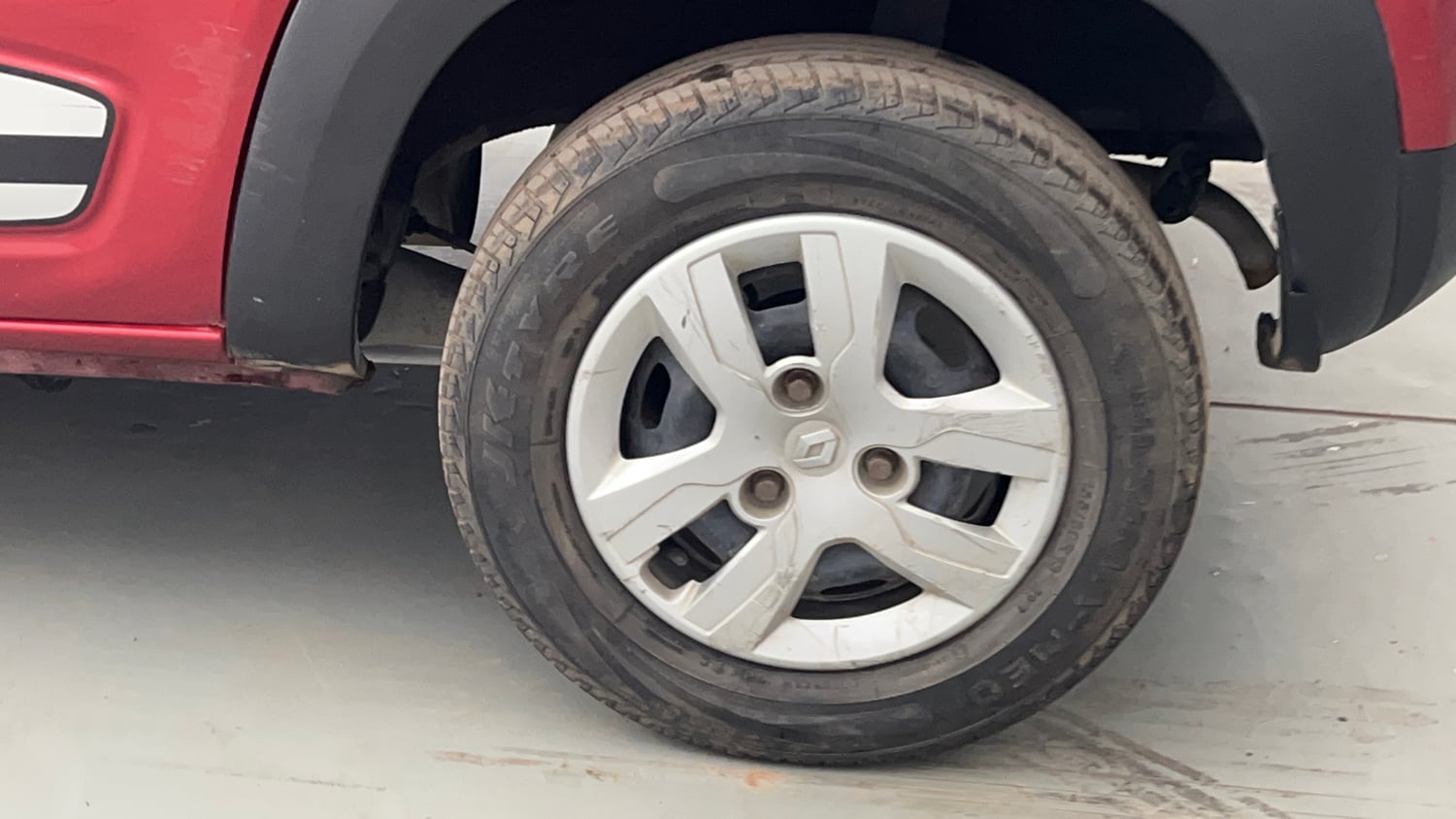 Used 2017 Renault Kwid 1.0 RXT AMT Opt Petrol Automatic tyres LEFT REAR TYRE RIM VIEW