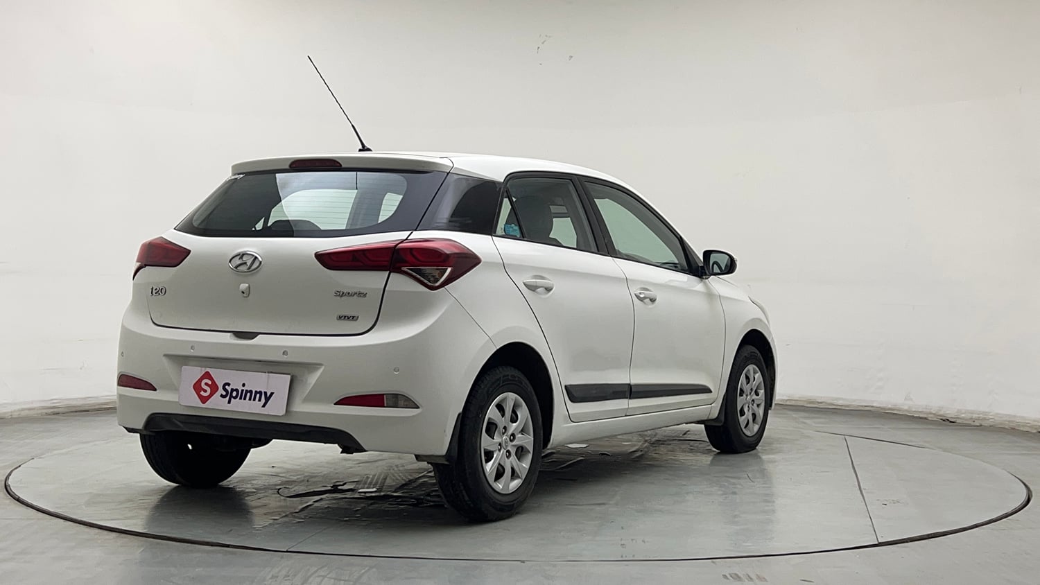 Used 2016 Hyundai Elite i20 Sportz 1.2 Petrol Manual exterior RIGHT REAR CORNER VIEW