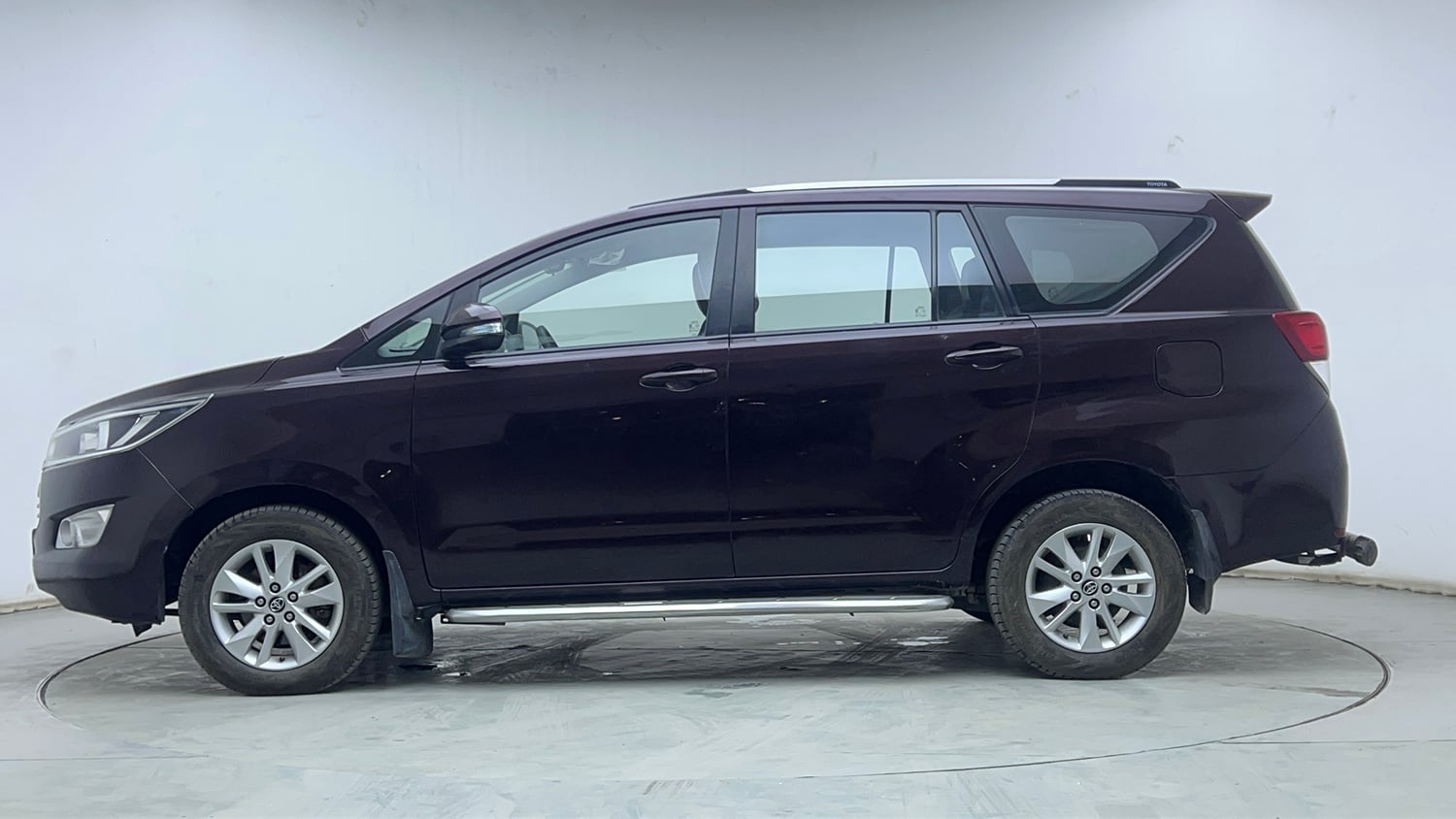 Used 2016 Toyota Innova Crysta 2.4 G 7 STR Diesel Manual exterior LEFT SIDE VIEW