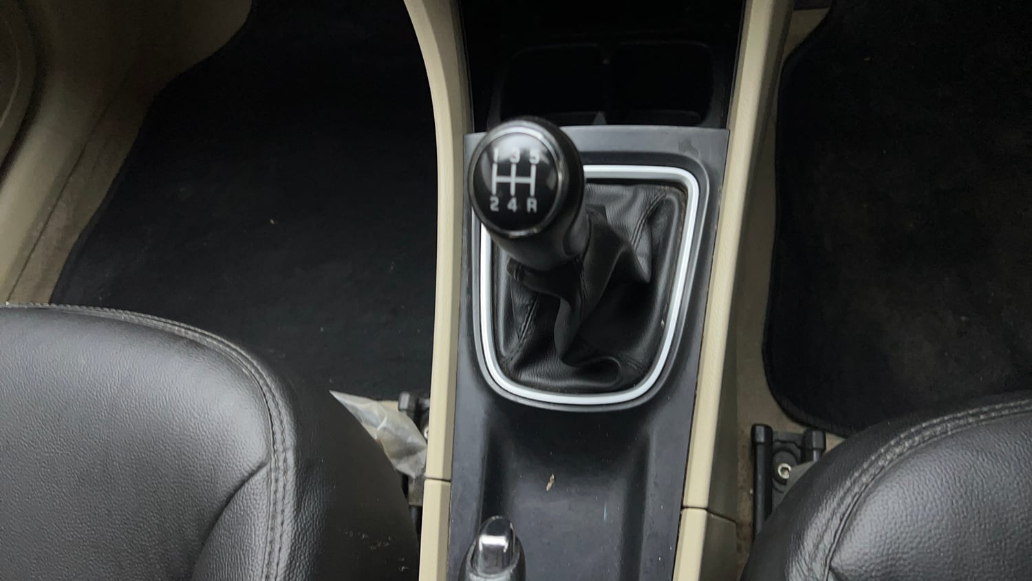 Used 2022 Maruti Suzuki Ciaz Delta 1.5 Petrol Manual interior GEAR  KNOB VIEW