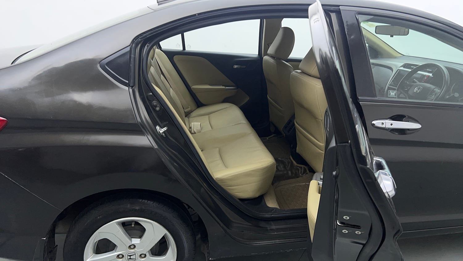 Used 2015 Honda City VX Petrol Manual interior RIGHT SIDE REAR DOOR CABIN VIEW