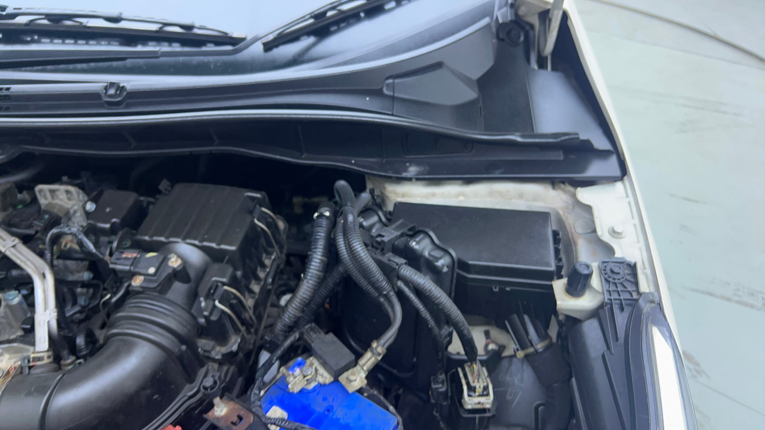 Used 2021 Honda City ZX Petrol Petrol Manual engine ENGINE LEFT SIDE HINGE & APRON VIEW