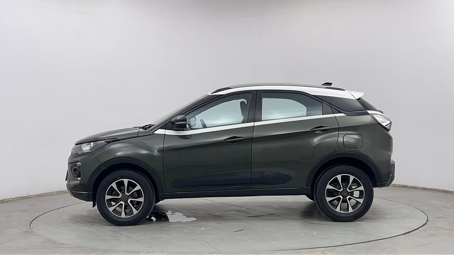 Used 2020 Tata Nexon XZ Plus (O) Dual Tone Petrol Manual exterior LEFT SIDE VIEW