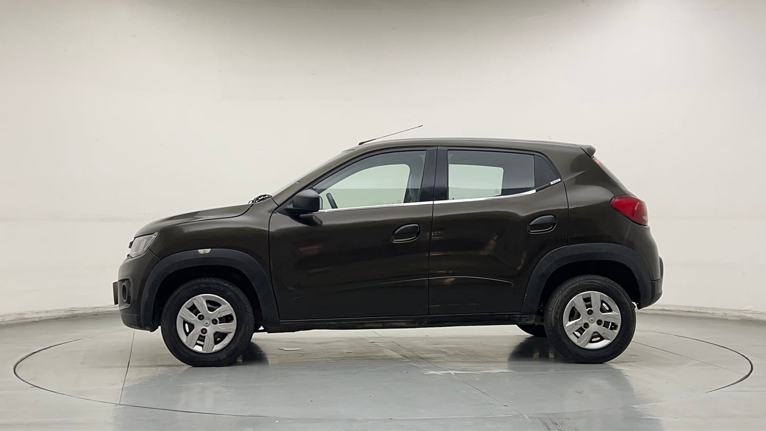 Used 2017 Renault Kwid 1.0 RXT AMT Opt Petrol Automatic exterior LEFT SIDE VIEW