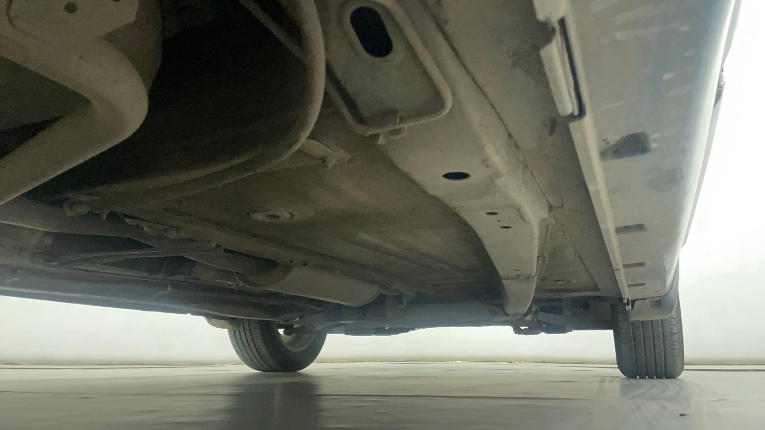 Used 2016 Maruti Suzuki Baleno Alpha 1.2 Petrol Manual extra REAR RIGHT UNDERBODY VIEW