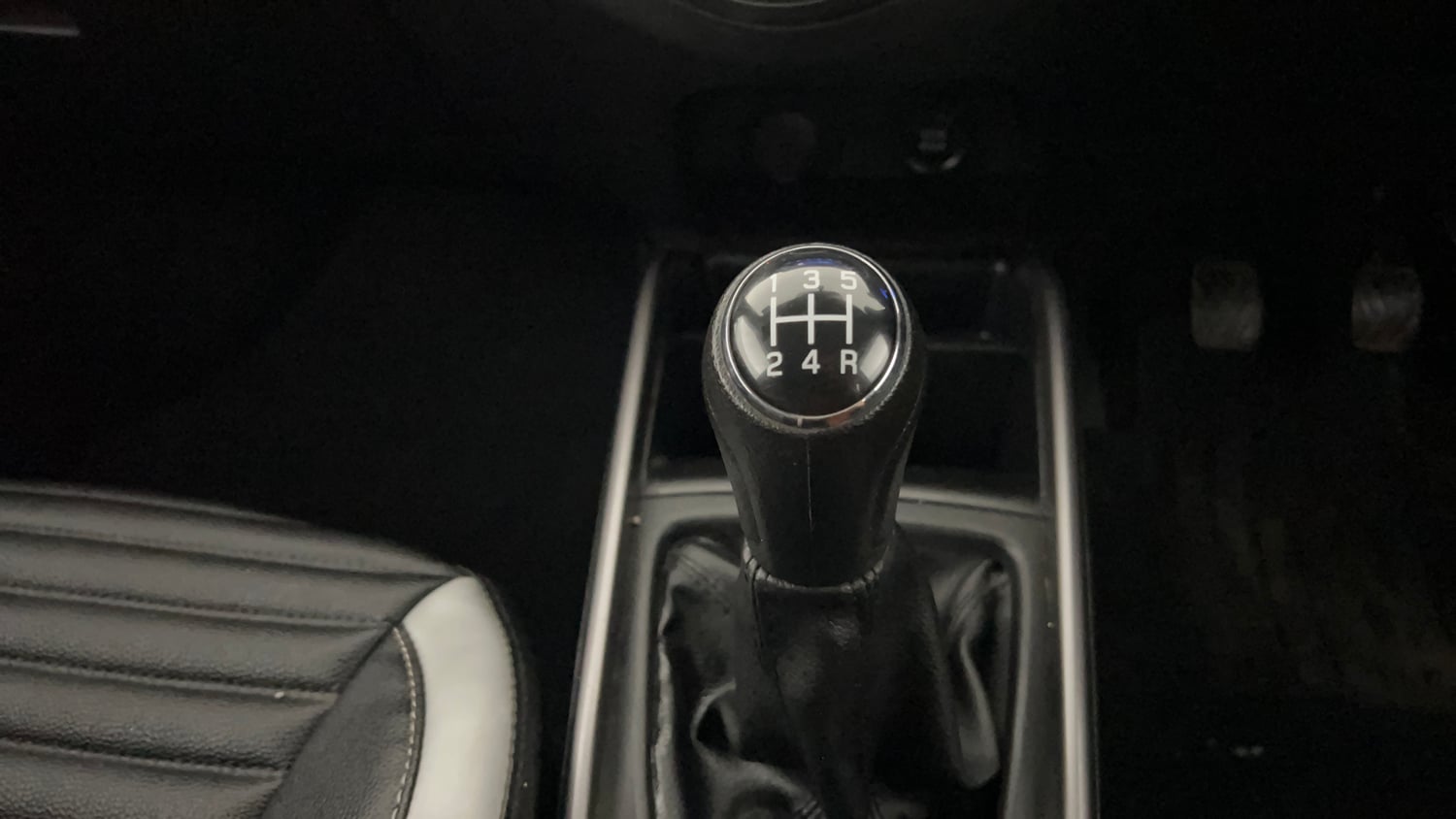 Used 2021 Maruti Suzuki Baleno Delta Petrol Manual interior GEAR  KNOB VIEW