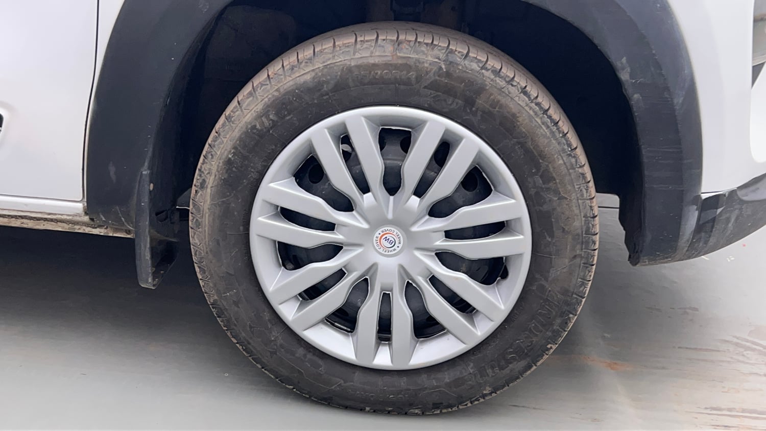 Used 2022 Renault Kwid RXT 1.0 (O) Petrol Manual tyres RIGHT FRONT TYRE RIM VIEW