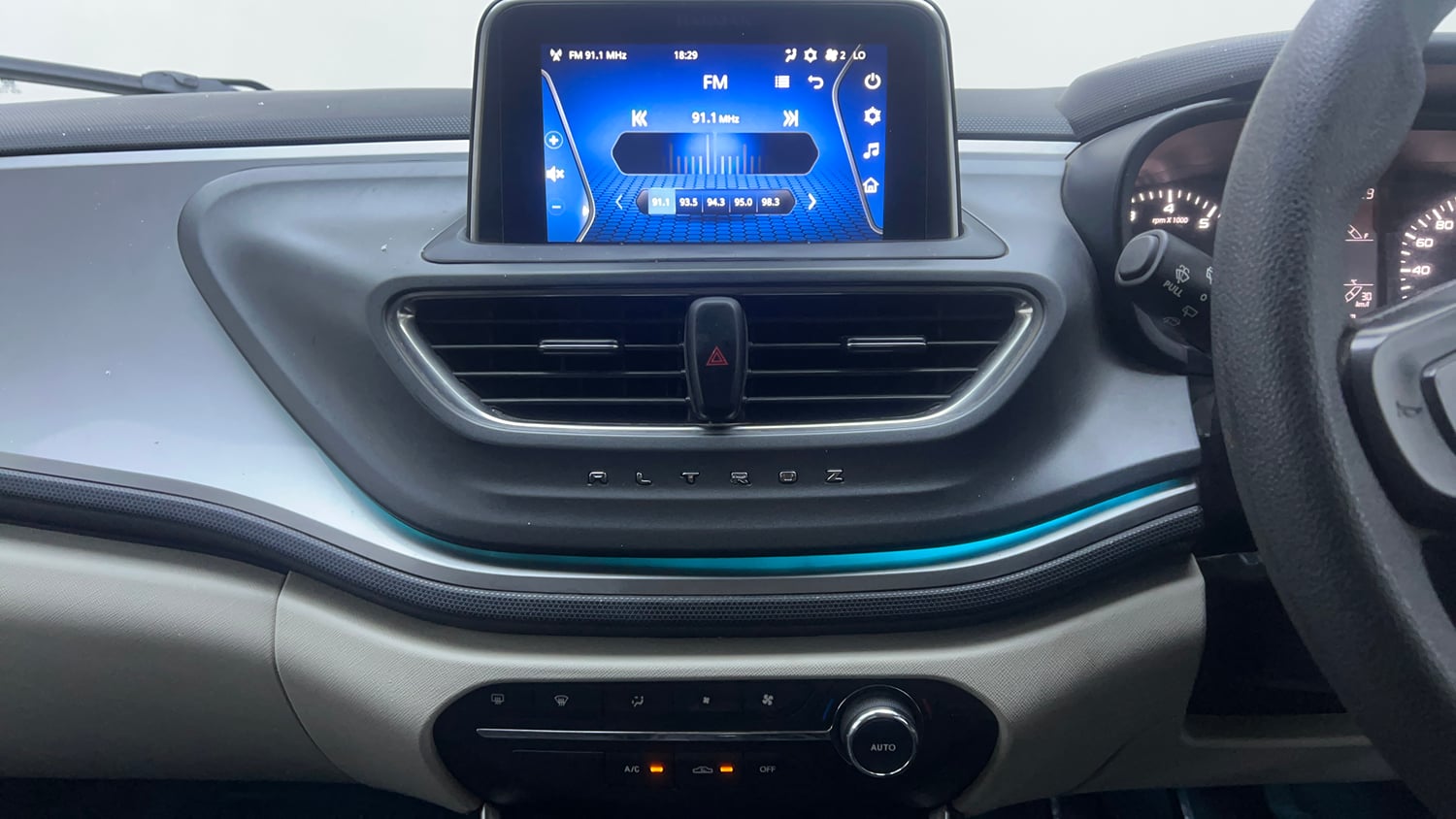 Used 2022 Tata Altroz XZ Petrol Petrol Manual interior MUSIC SYSTEM & AC CONTROL VIEW