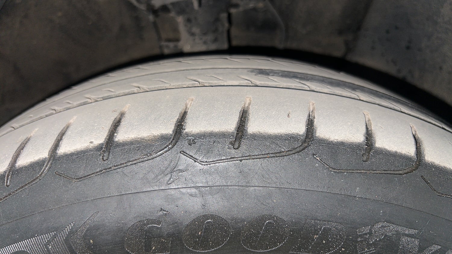 Used 2023 Hyundai Verna S 1.5 Petrol MT Petrol Manual tyres RIGHT FRONT TYRE TREAD VIEW