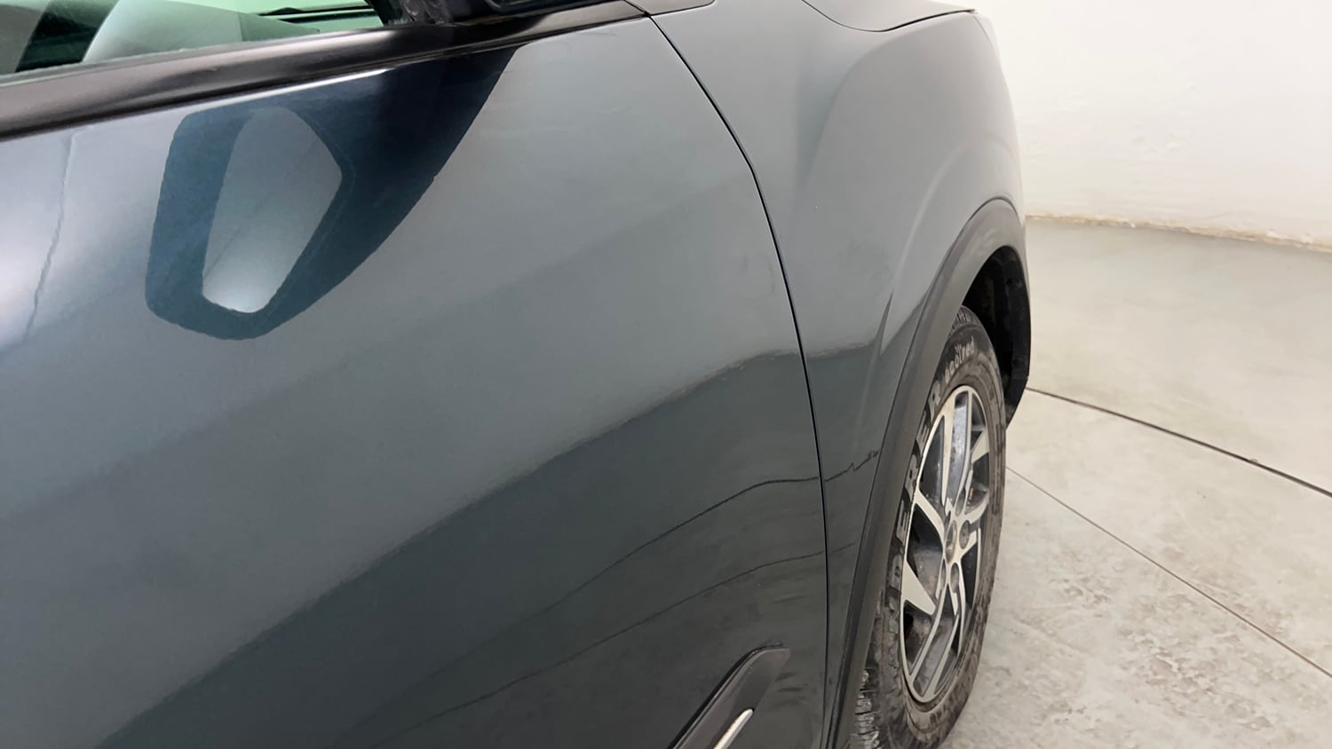 Used 2023 Mahindra XUV 300 W8 (O) 1.2 Petrol AMT Petrol Automatic dents MINOR SCRATCH
