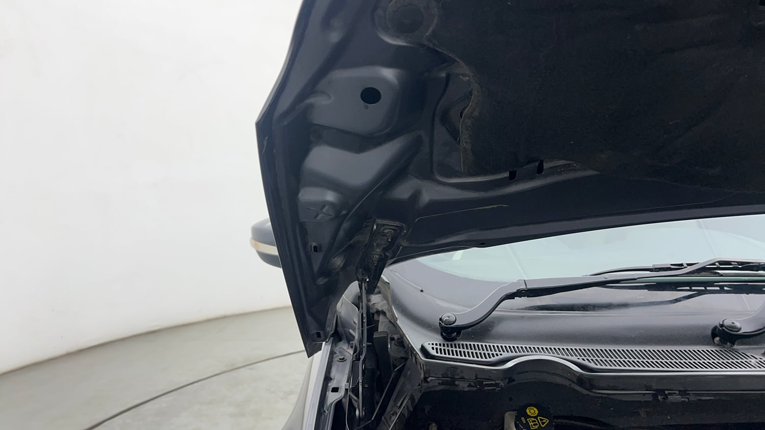 Used 2017 Ford EcoSport Titanium 1.5L Ti-VCT AT Petrol Automatic engine ENGINE RIGHT SIDE HINGE & APRON VIEW