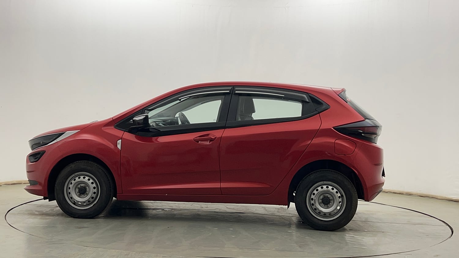 Used 2020 Tata Altroz XE Petrol Petrol Manual exterior LEFT SIDE VIEW