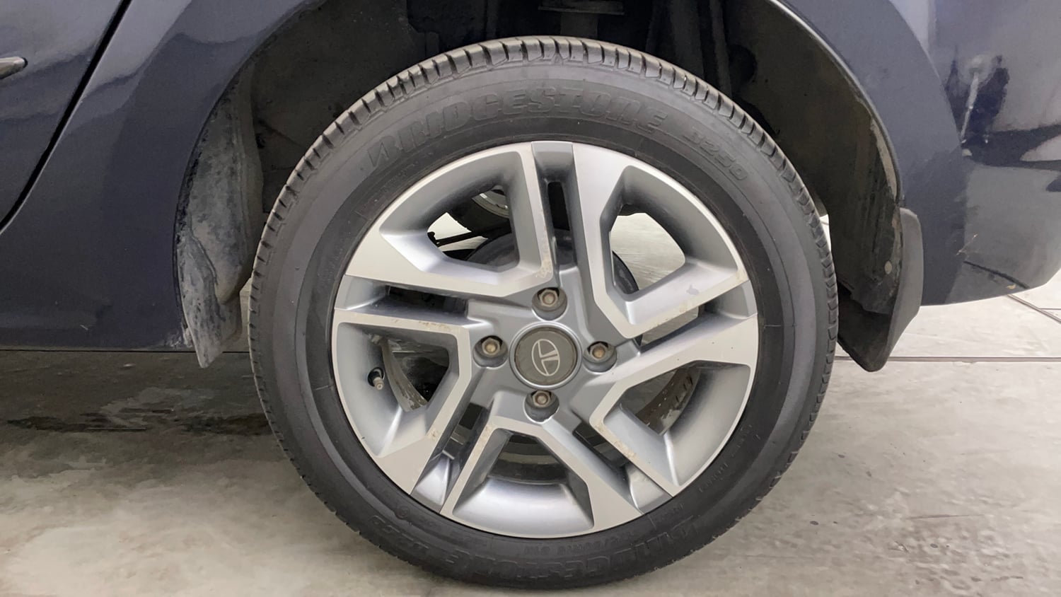 Used 2022 Tata Tigor XZA Plus Petrol Automatic tyres LEFT REAR TYRE RIM VIEW
