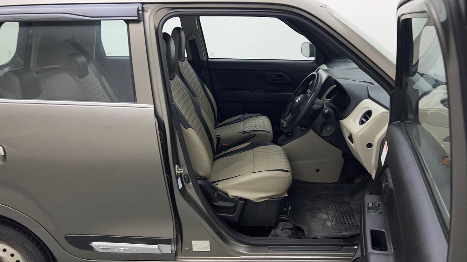 Used 2020 Maruti Suzuki Wagon R LXi 1.0 CNG Cng Manual interior RIGHT SIDE FRONT DOOR CABIN VIEW