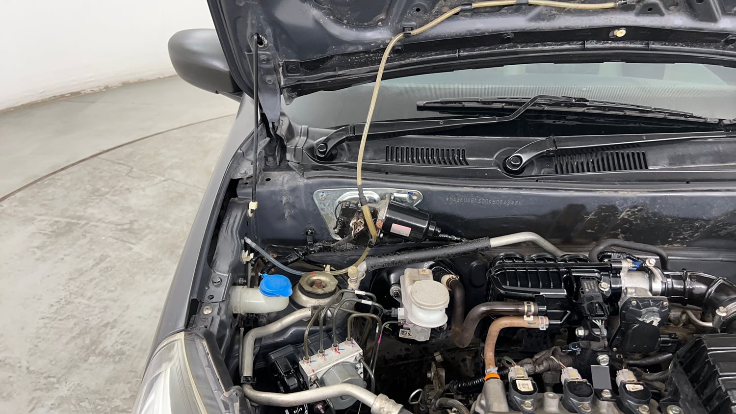 Used 2022 Maruti Suzuki Alto 800 VXi Petrol Manual engine ENGINE RIGHT SIDE HINGE & APRON VIEW