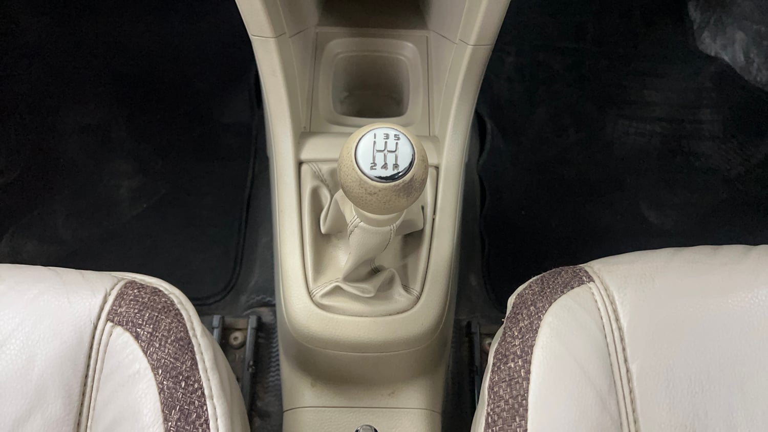 Used 2012 Maruti Suzuki Swift Dzire ZXI Petrol Manual interior GEAR  KNOB VIEW