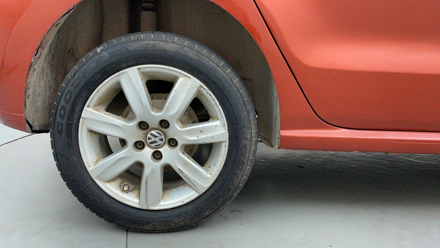 Used 2014 Volkswagen Polo Comfortline 1.2L (P) Petrol Manual tyres RIGHT REAR TYRE RIM VIEW