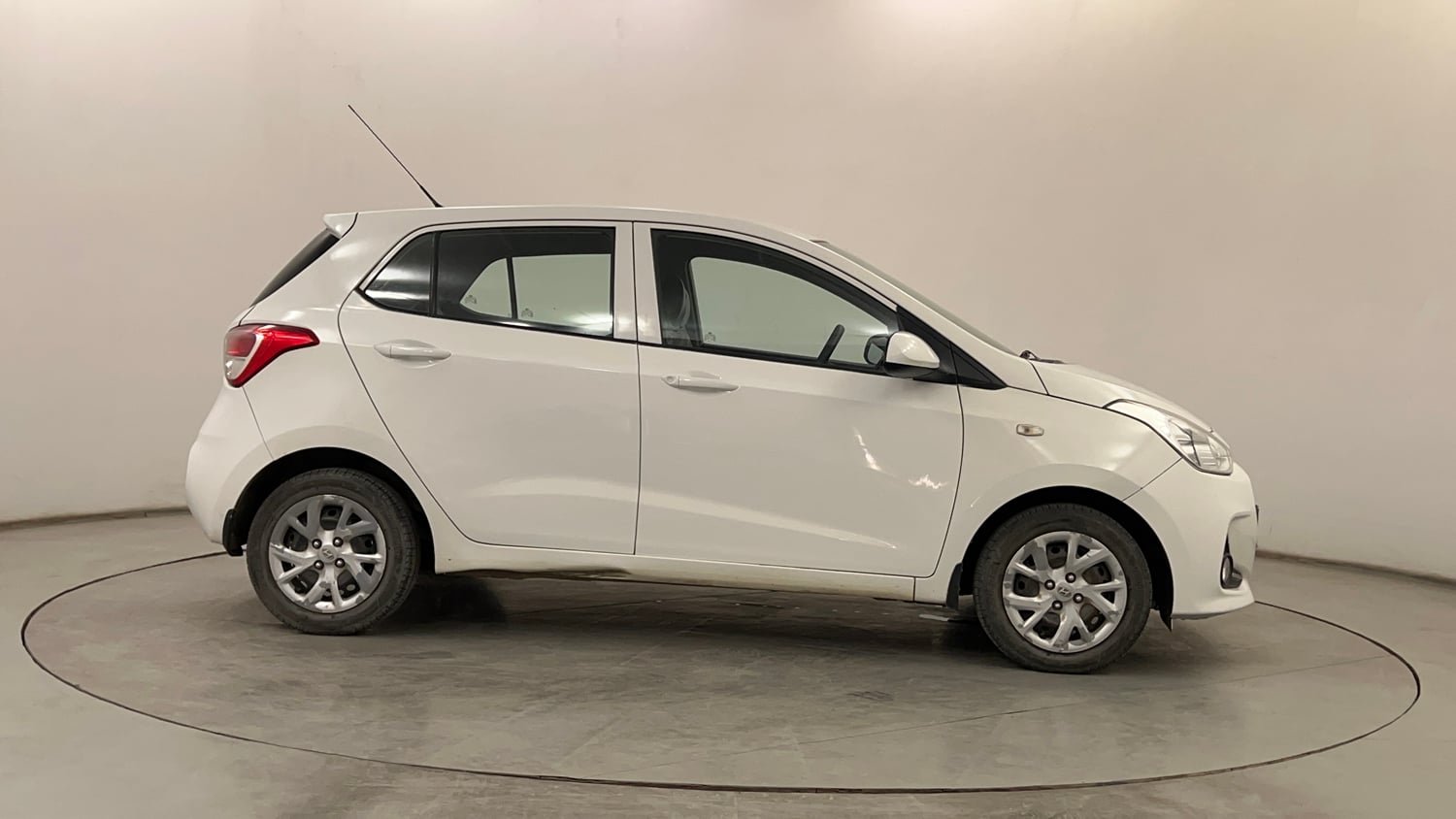 Used 2018 Hyundai Grand i10 Magna 1.2 Kappa VTVT Petrol Manual exterior RIGHT SIDE VIEW