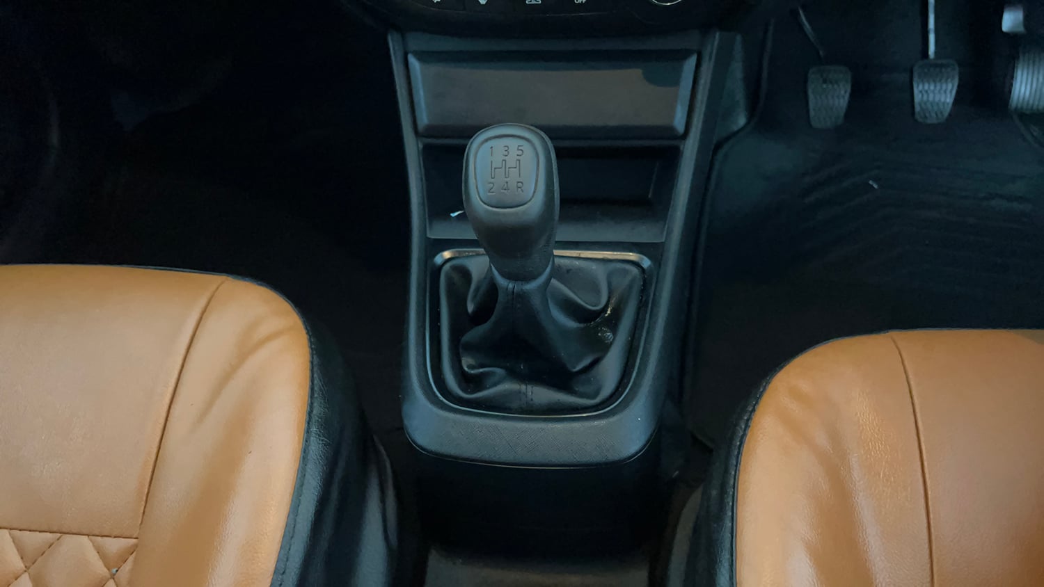 Used 2023 Tata Punch Pure MT Petrol Manual interior GEAR  KNOB VIEW