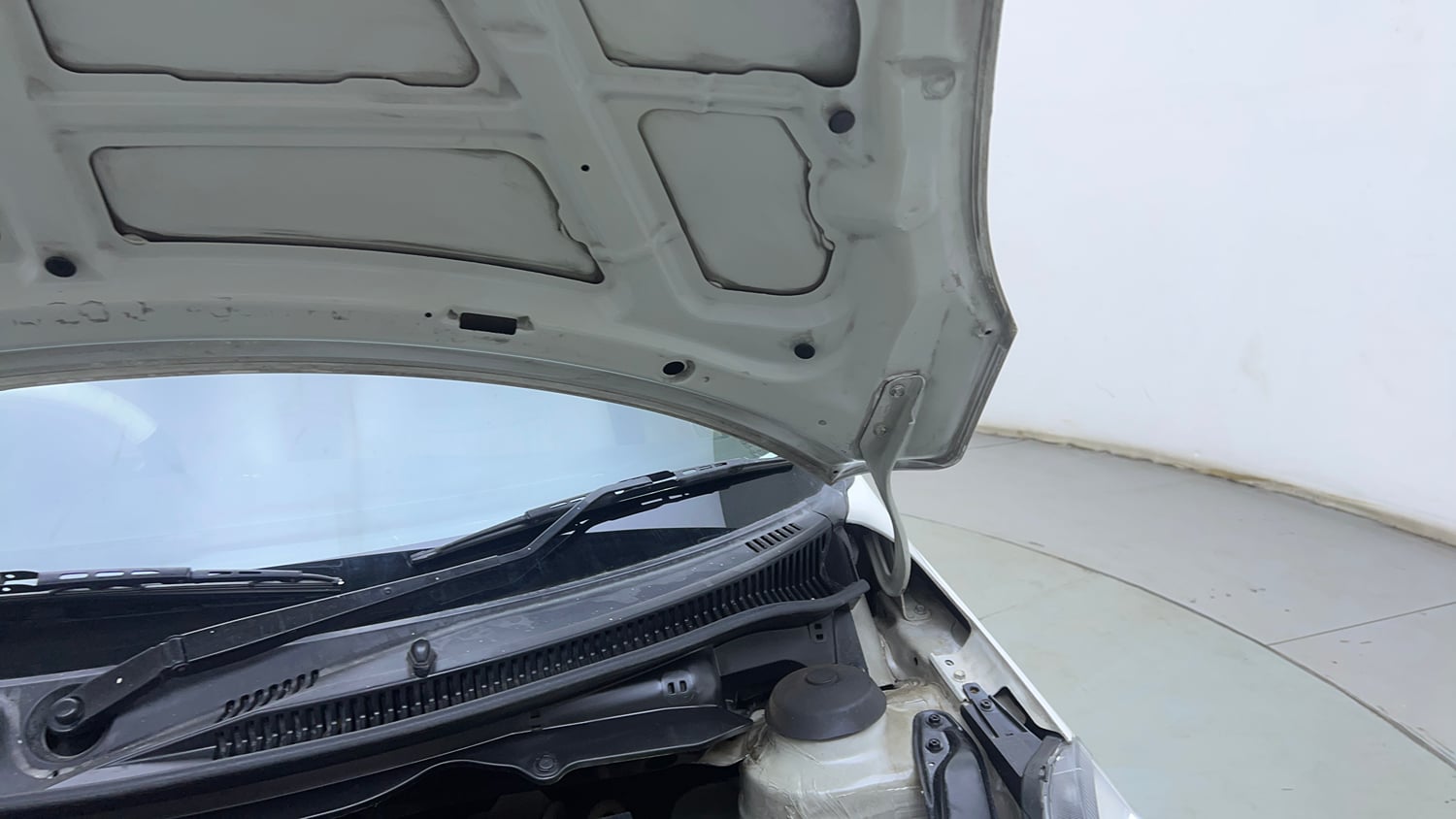 Used 2016 Maruti Suzuki Swift Dzire ZXI Petrol Manual engine ENGINE LEFT SIDE HINGE & APRON VIEW