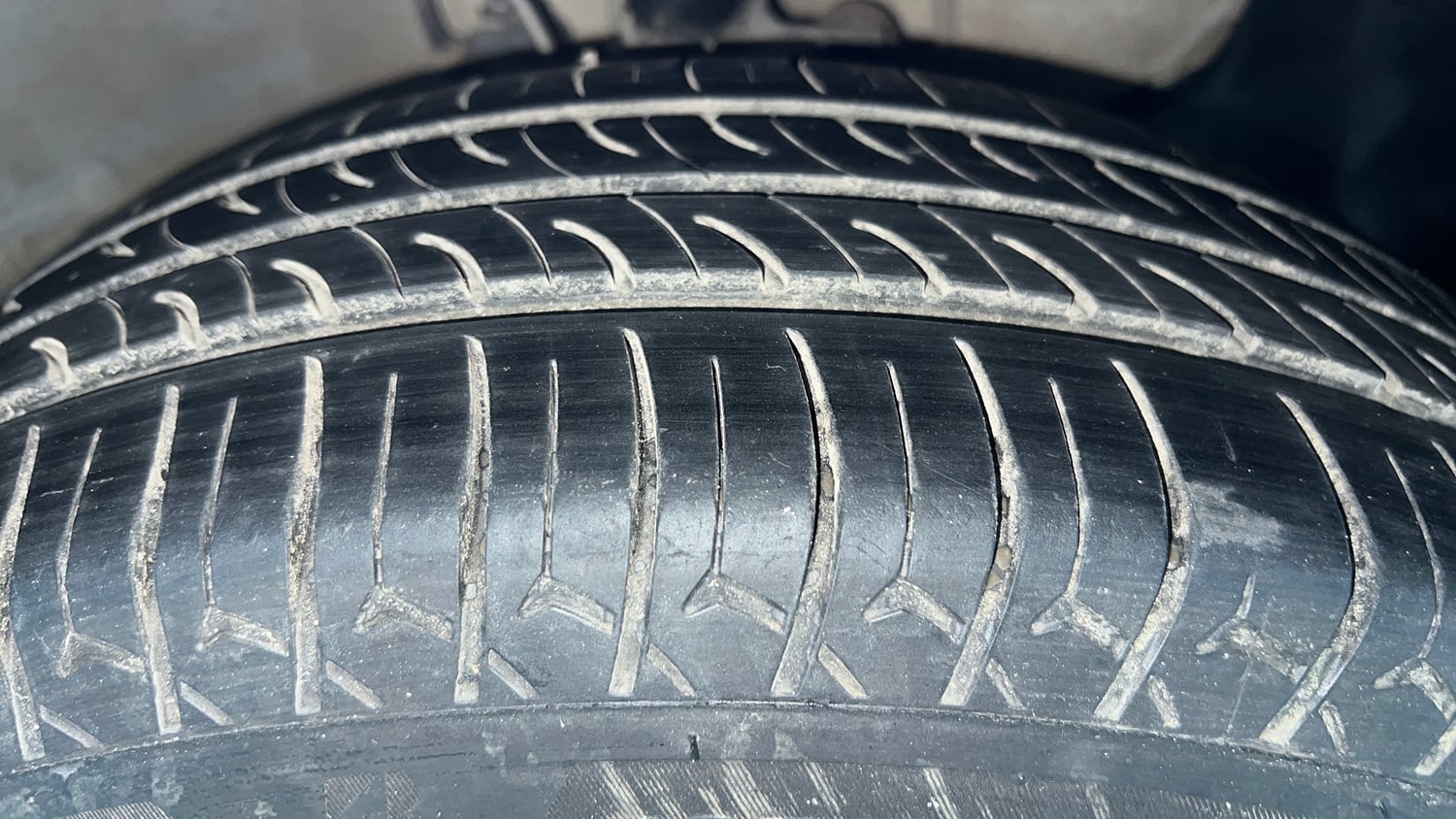 Used 2016 Hyundai Elite i20 Sportz 1.2 Petrol Manual tyres RIGHT FRONT TYRE TREAD VIEW