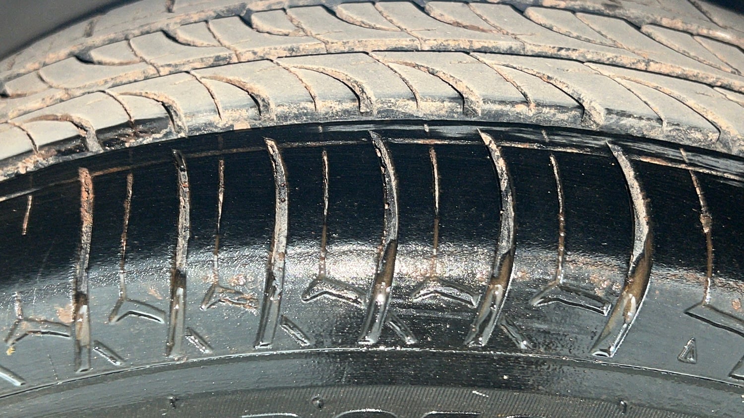 Used 2020 Tata Tigor Revotron XZ Petrol Manual tyres LEFT FRONT TYRE TREAD VIEW