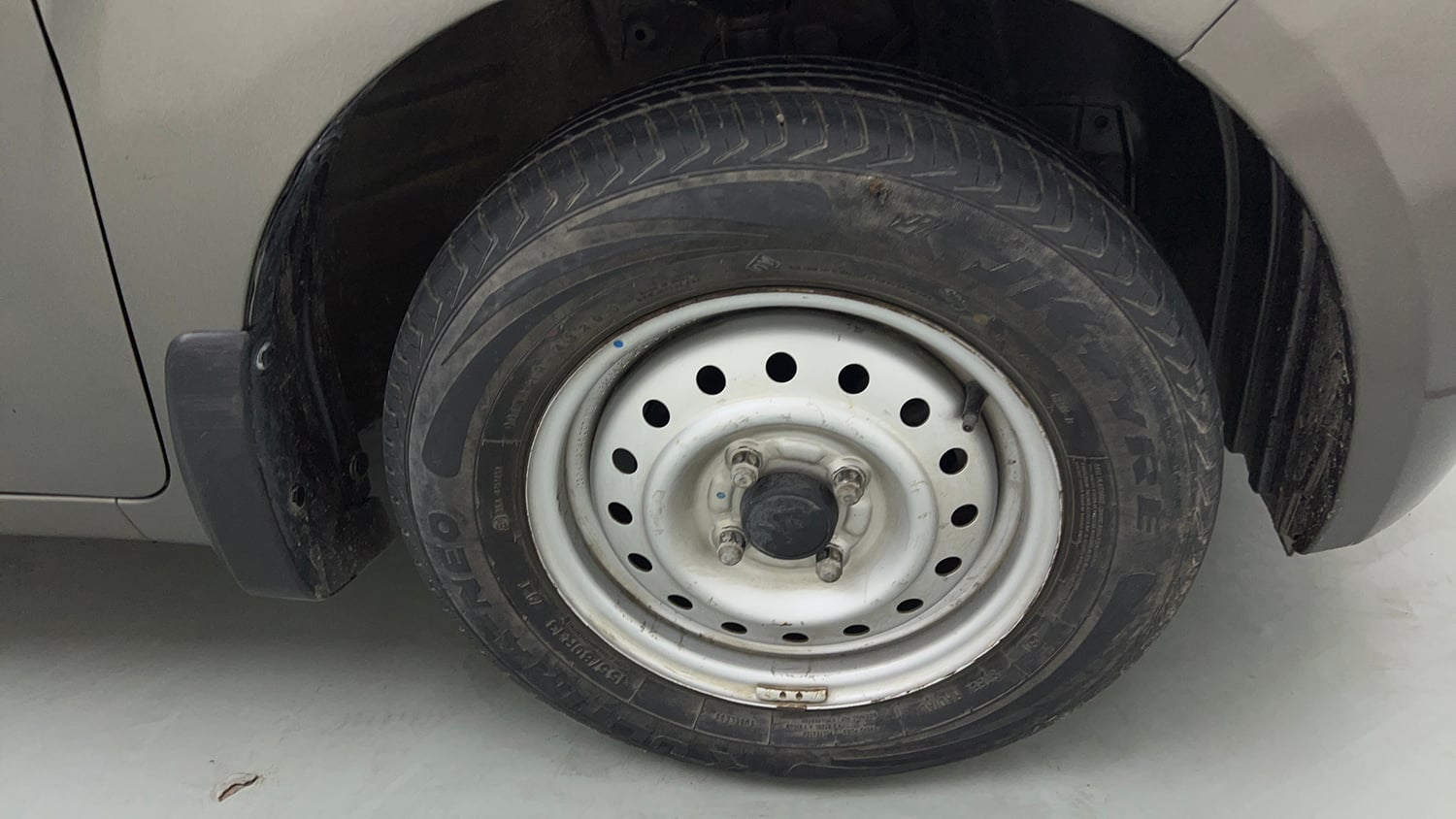 Used 2020 Maruti Suzuki Wagon R LXi 1.0 CNG Cng Manual tyres RIGHT FRONT TYRE RIM VIEW