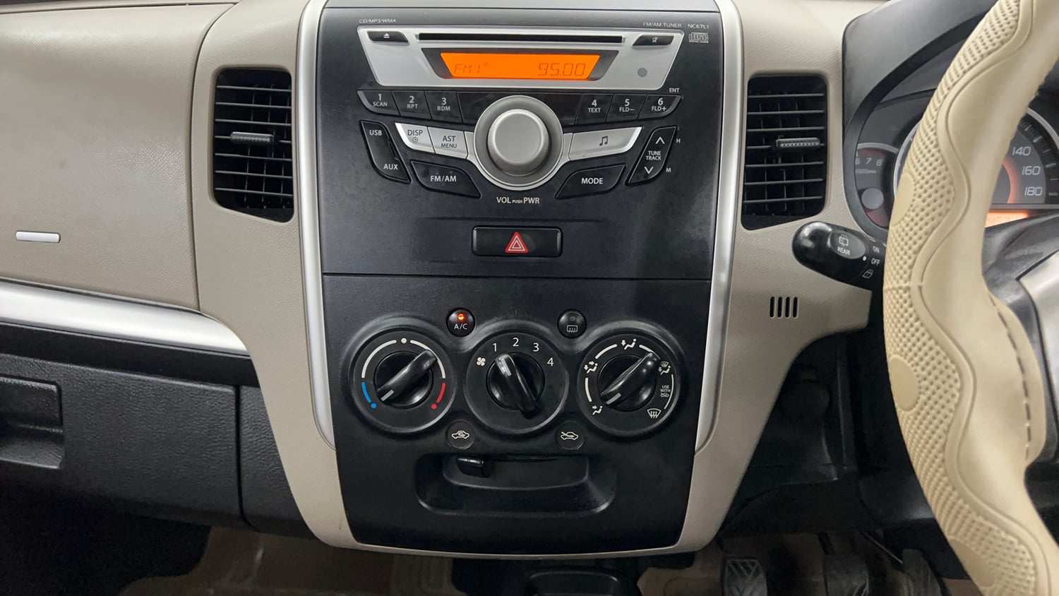 Used 2015 Maruti Suzuki Wagon R VXI Petrol Manual interior MUSIC SYSTEM & AC CONTROL VIEW