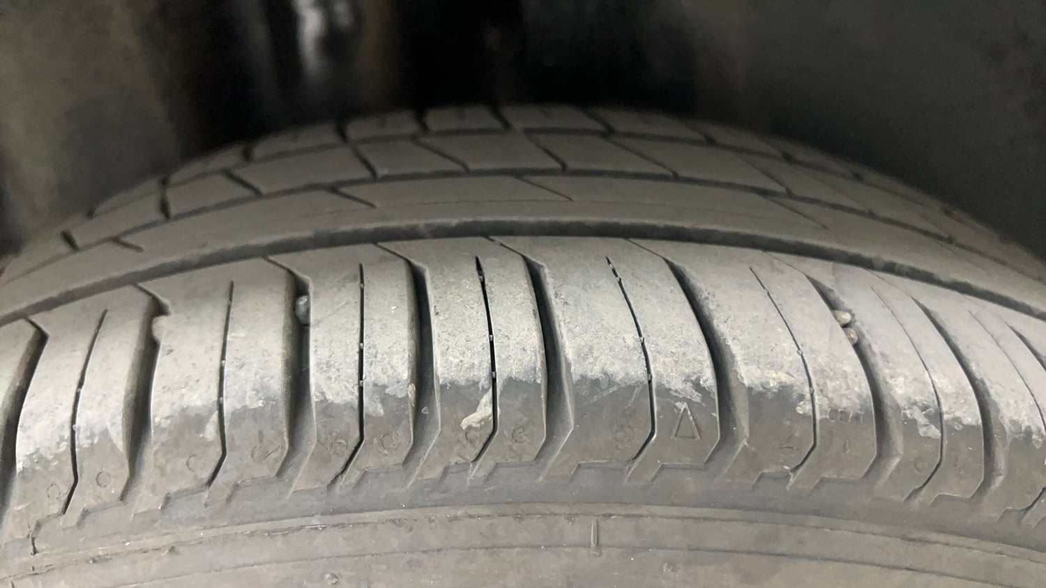 Used 2016 Volkswagen Ameo Comfortline 1.2L (P) Petrol Manual tyres RIGHT REAR TYRE TREAD VIEW