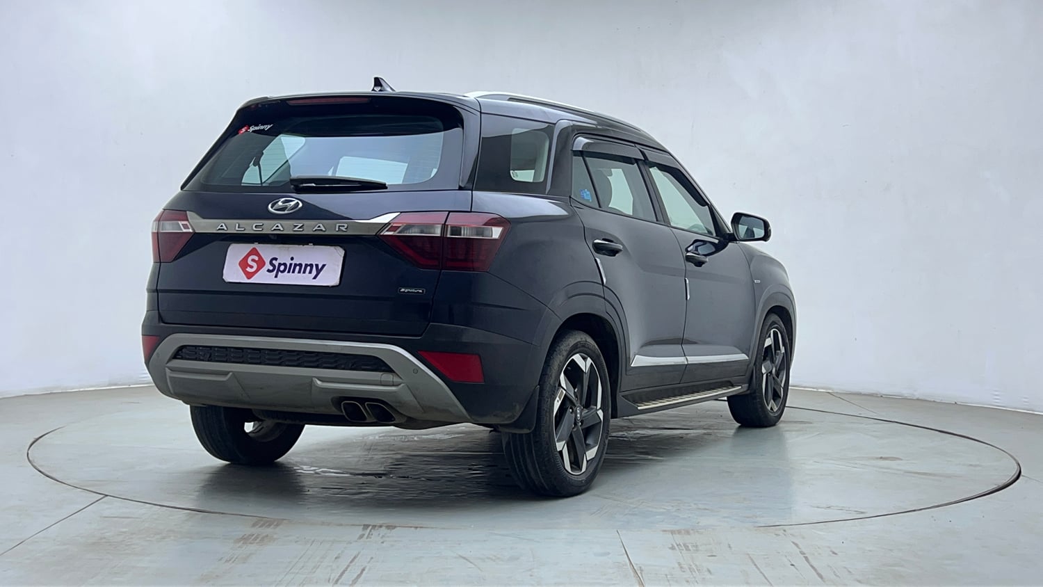 Used 2022 Hyundai Alcazar Signature (O) 7 Seater 1.5 Diesel AT Diesel Automatic exterior RIGHT REAR CORNER VIEW