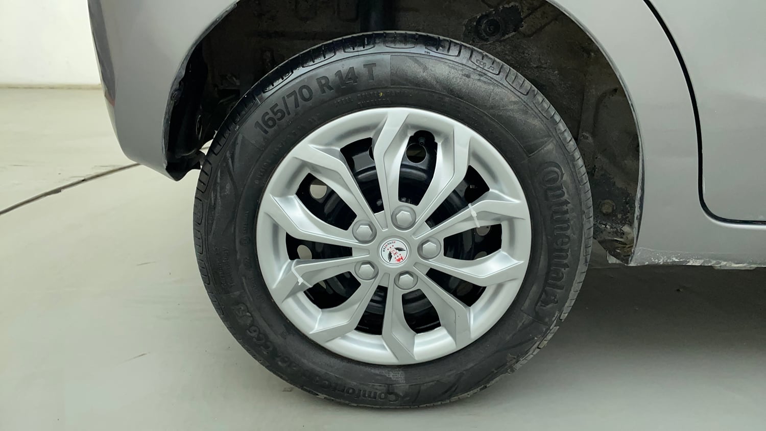 Used 2014 Maruti Suzuki Celerio VXi AMT Petrol Automatic tyres RIGHT REAR TYRE RIM VIEW