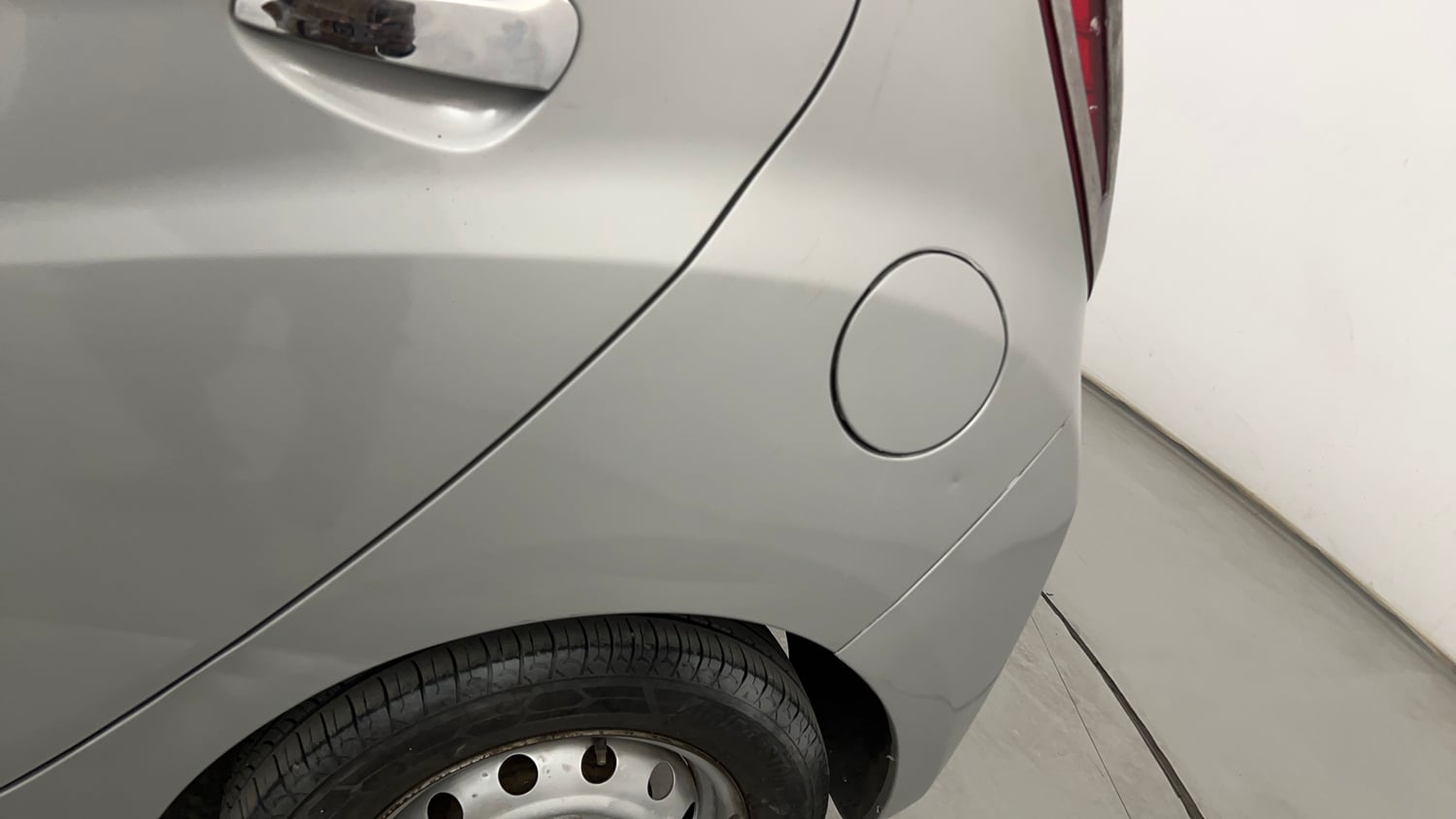 Used 2018 Hyundai Eon Era + Petrol Manual dents MINOR SCRATCH