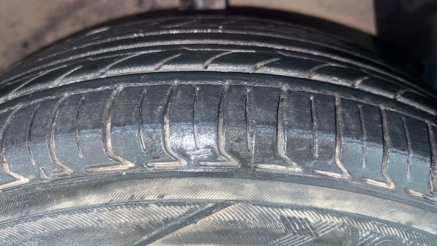 Used 2015 Hyundai Grand i10 Sportz 1.2 Kappa VTVT Petrol Manual tyres RIGHT FRONT TYRE TREAD VIEW