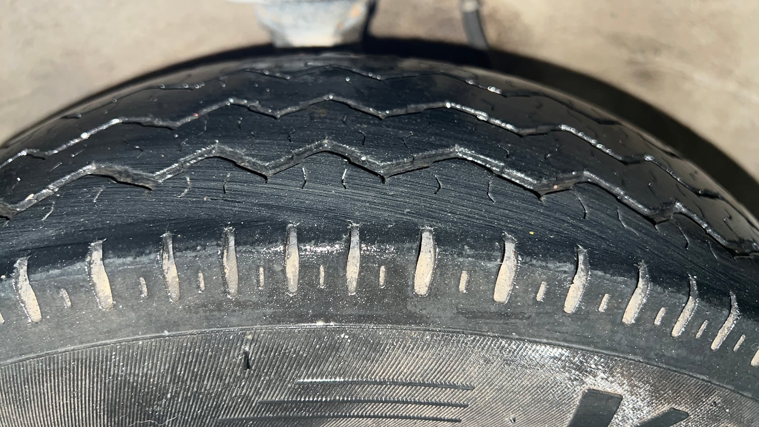 Used 2019 Maruti Suzuki Alto 800 LXi (O) Petrol Manual tyres LEFT FRONT TYRE TREAD VIEW