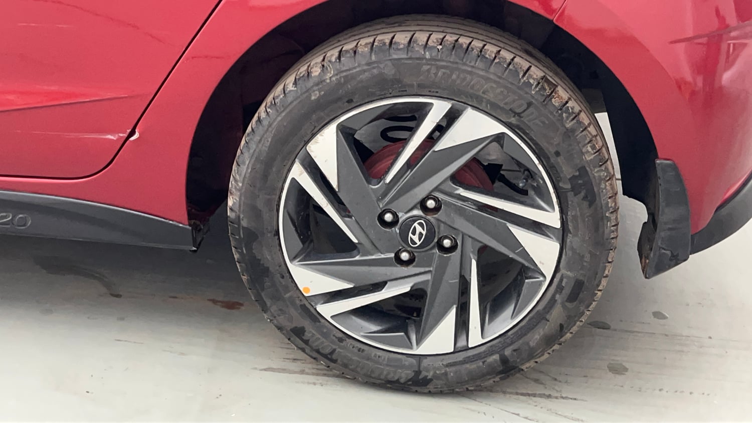 Used 2020 Hyundai New i20 Asta (O) 1.0 Turbo DCT Petrol Automatic tyres LEFT REAR TYRE RIM VIEW