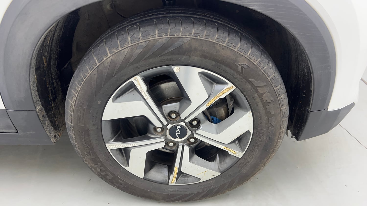 Used 2023 Kia Sonet HTX 1.5 Diesel Manual tyres RIGHT FRONT TYRE RIM VIEW