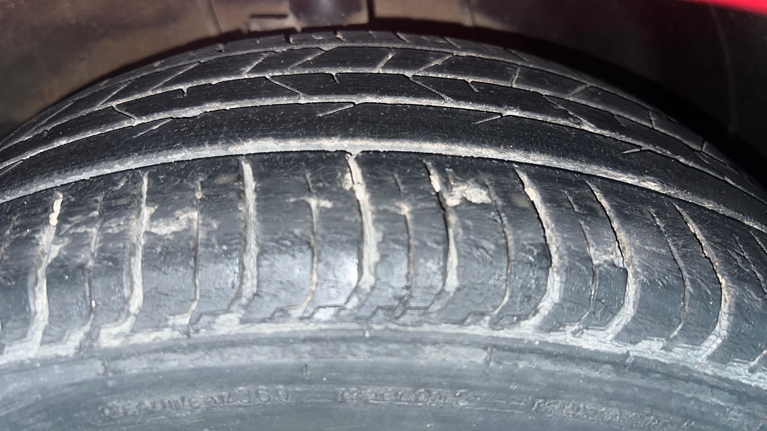 Used 2021 Hyundai i20 Sportz 1.2 MT Petrol Manual tyres RIGHT FRONT TYRE TREAD VIEW